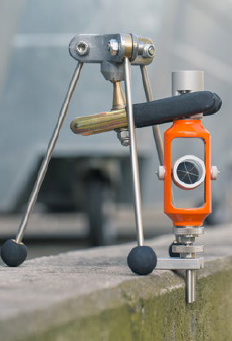 Mini-Stativ mit Kugelkopf-Klammer und Gummikugeln