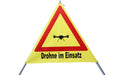 Warnpyramide / Faltsignal, Höhe 90 cm, gelb tagesleuchtend, Text "Drohne im Einsatz"