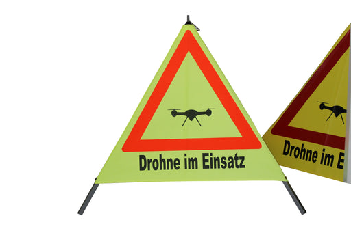 Warnpyramide / Faltsignal, Höhe 90 cm, gelb retroreflektierend, Text "Drohne im Einsatz"