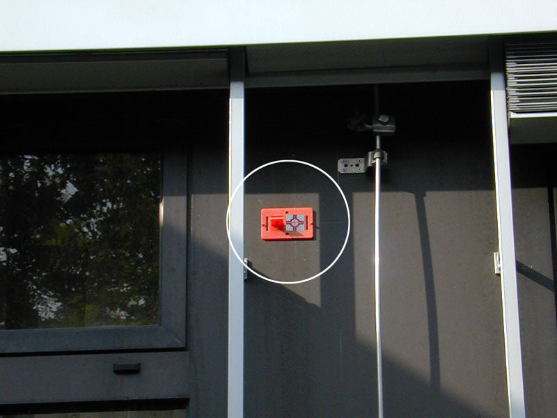 Vermessungs-Plakette mit Lattenaufsatz, grau